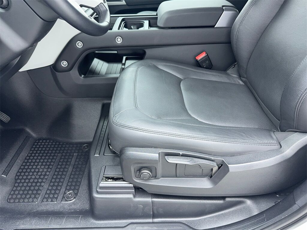 2024 Land Rover Defender 90 S NAV,CAM,PANO,HTD STS,BLIND SPOT,19&quot; WLS Plano TX