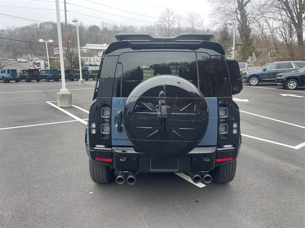 2024 Land Rover Defender 90 X-Dynamic SE Orange MA