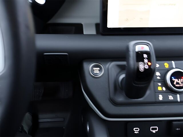 2024 Land Rover Defender 90 X-Dynamic SE Oshkosh WI