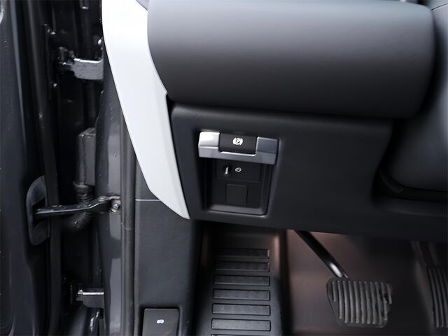 2024 Land Rover Defender 90 X-Dynamic SE Oshkosh WI