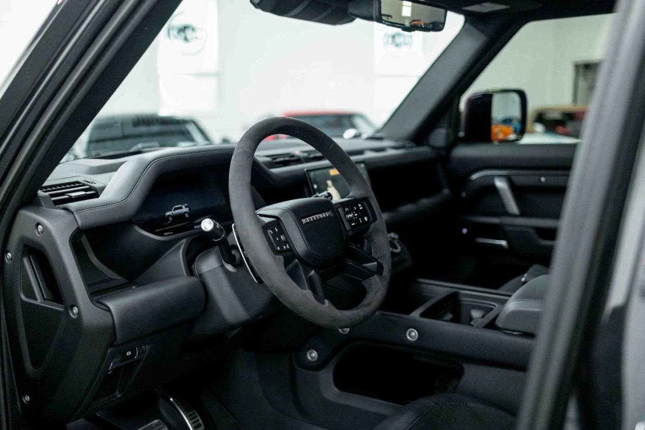 2024 Land Rover Defender V8