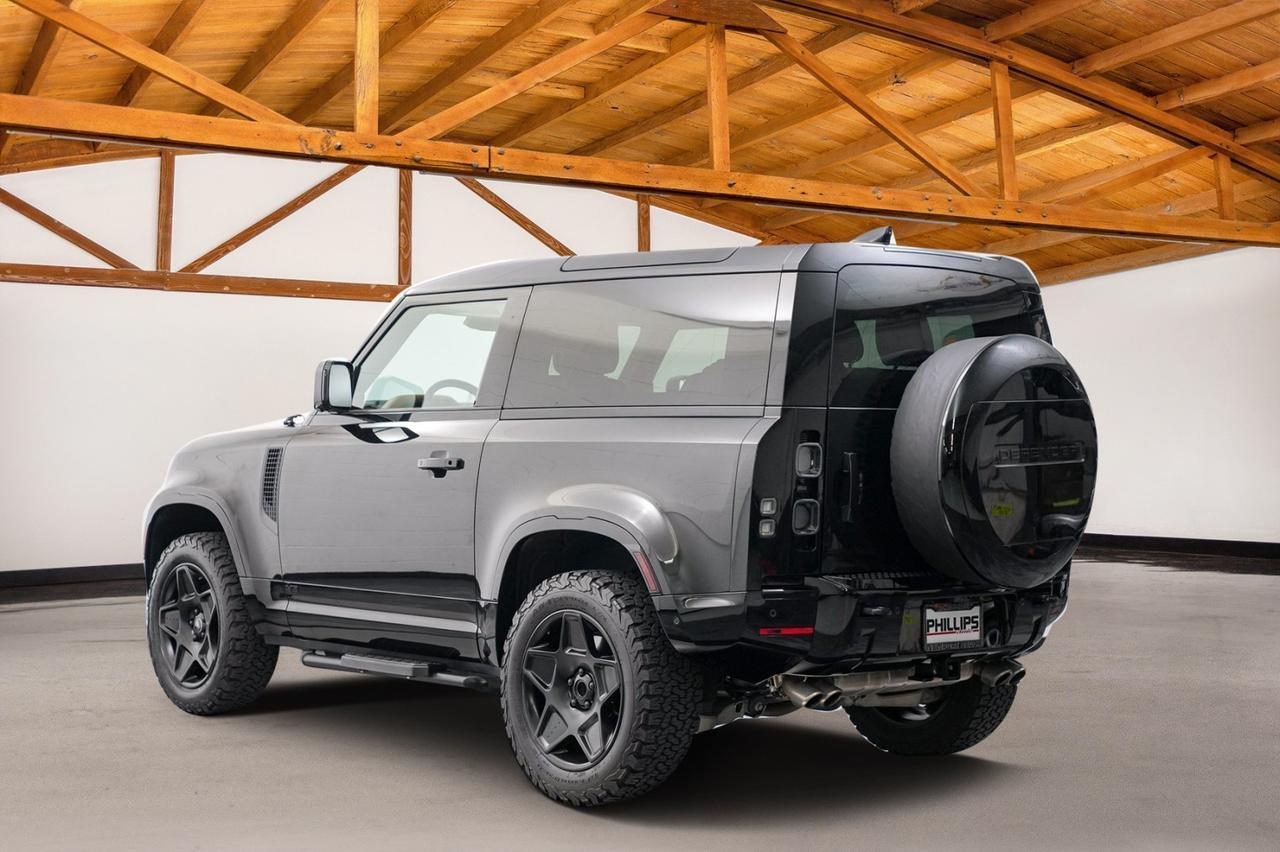 2024 Land Rover Defender V8 photo 3