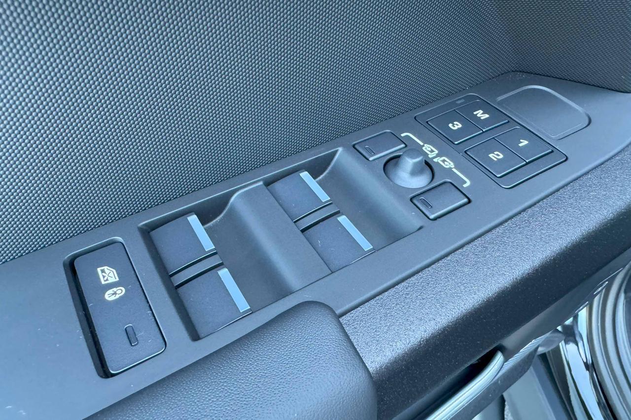 2024 Land Rover Defender V8 Chesterfield MO