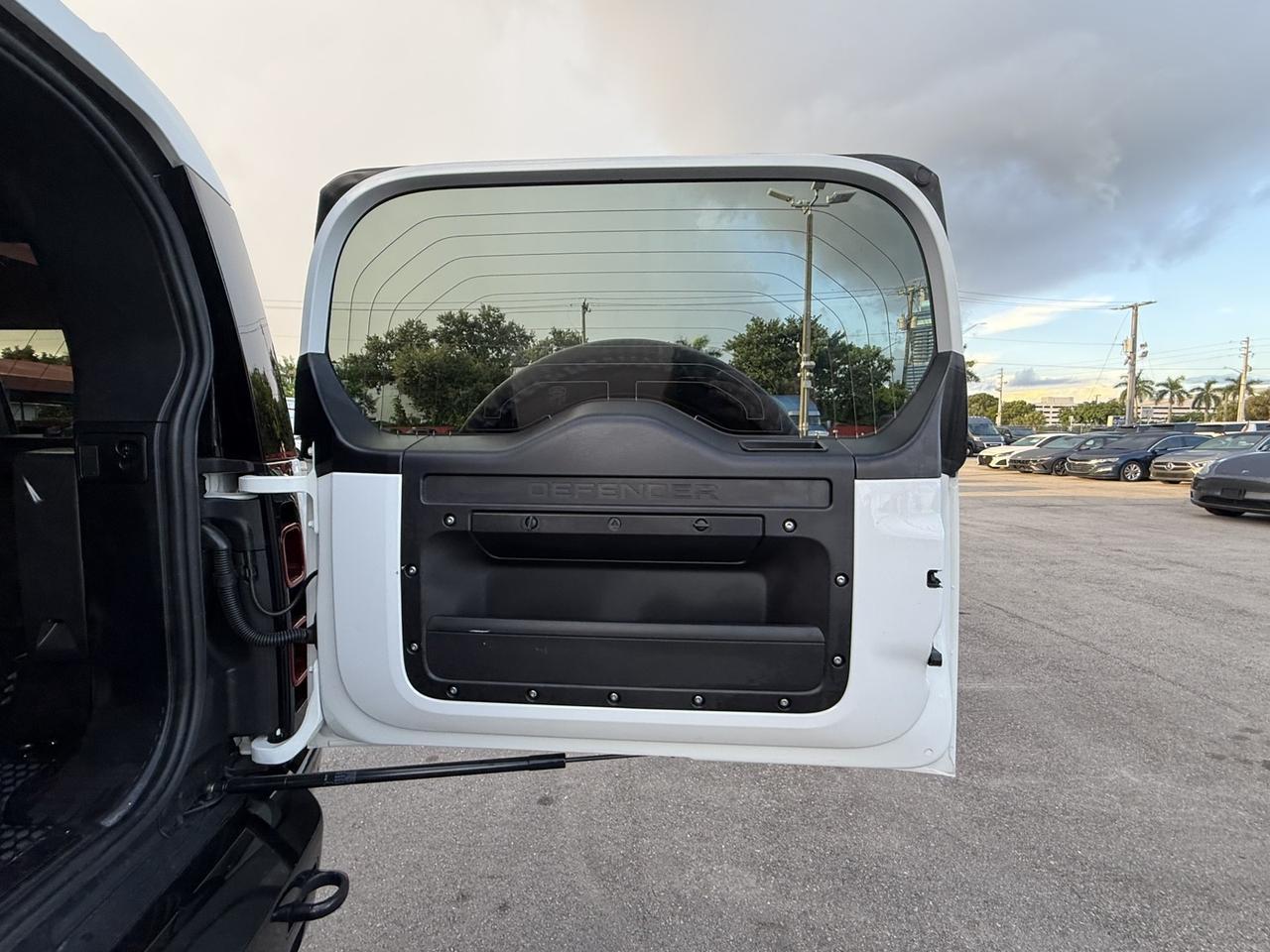 2024 Land Rover Defender X-Dynamic SE Hollywood FL