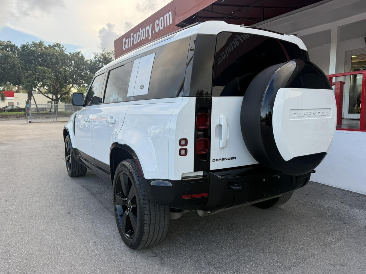 2024 Land Rover Defender X-Dynamic SE Hollywood FL