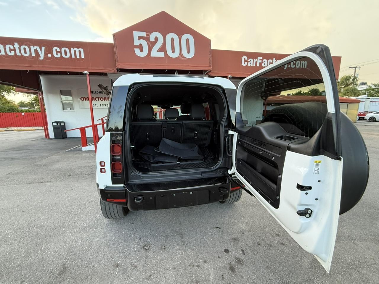 2024 Land Rover Defender X-Dynamic SE Hollywood FL