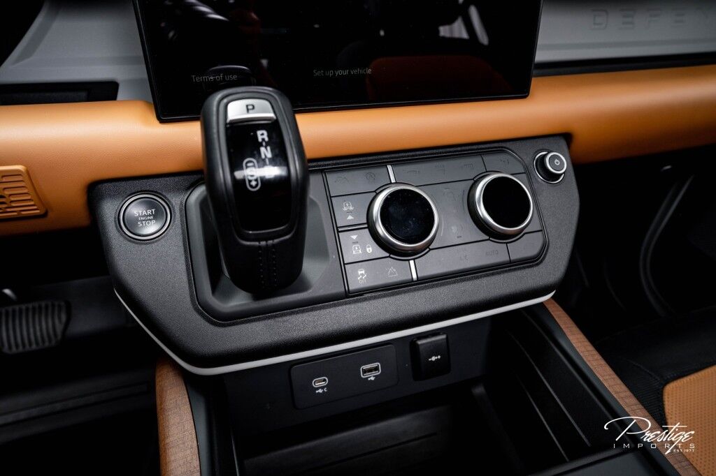 2024 Land Rover Defender X-Dynamic SE North Miami Beach FL