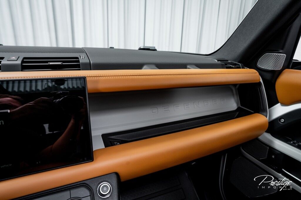 2024 Land Rover Defender X-Dynamic SE North Miami Beach FL