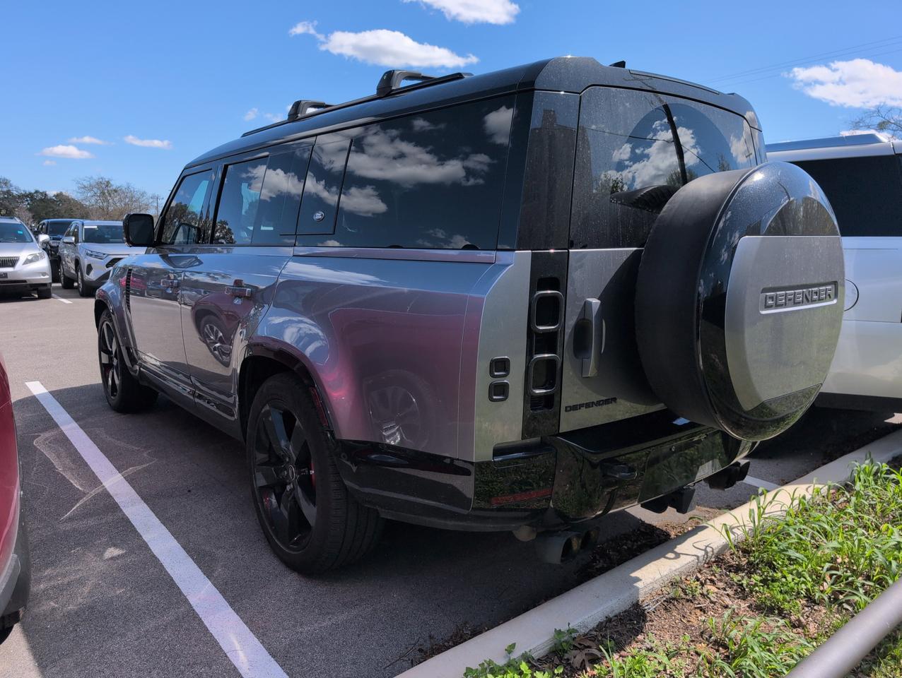 2024 Land Rover Defender X-Dynamic SE