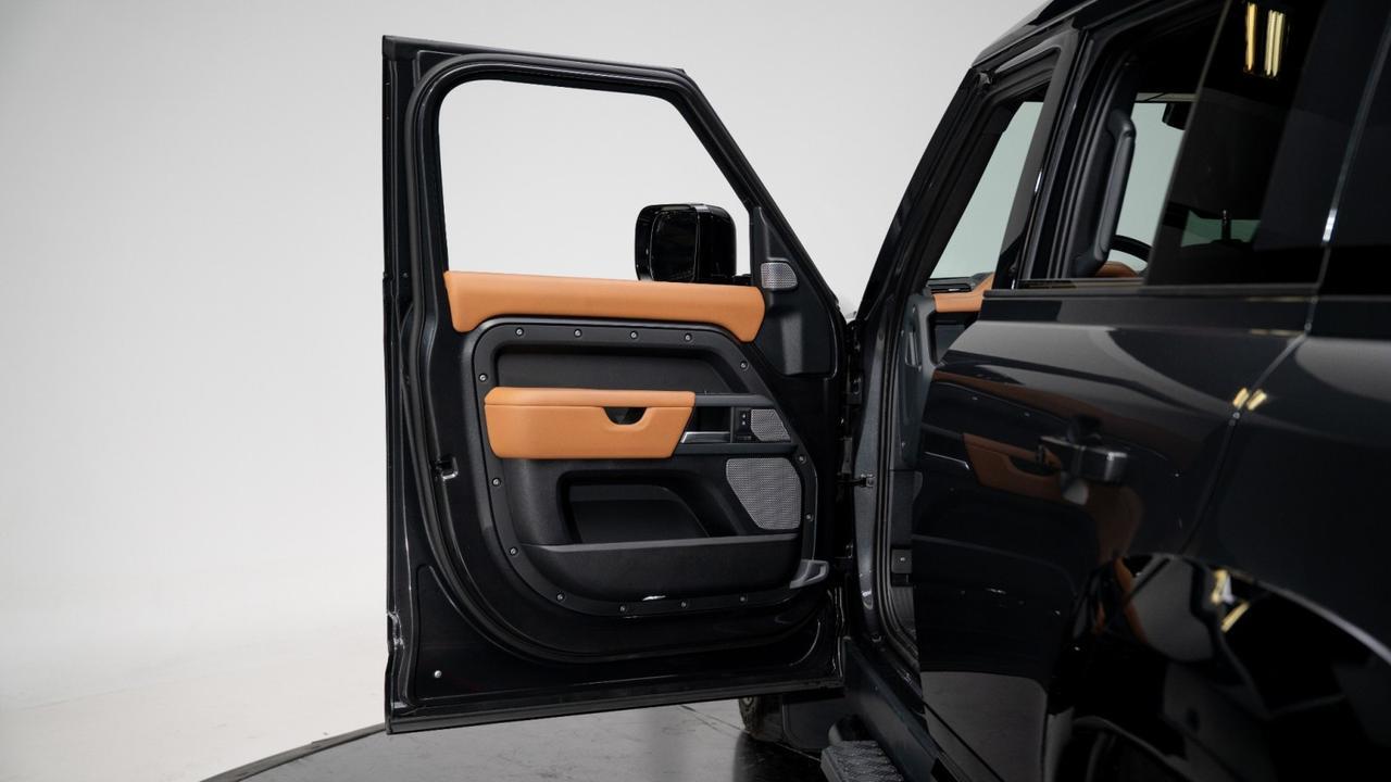 2024 Land Rover Defender X P400 w/URBAN FULL WIDETRACK KIT Franklin TN
