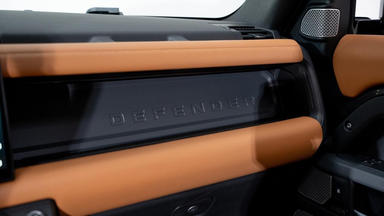 2024 Land Rover Defender X P400 w/URBAN FULL WIDETRACK KIT Franklin TN