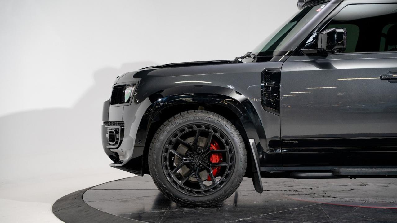2024 Land Rover Defender X P400 w/URBAN FULL WIDETRACK KIT Franklin TN