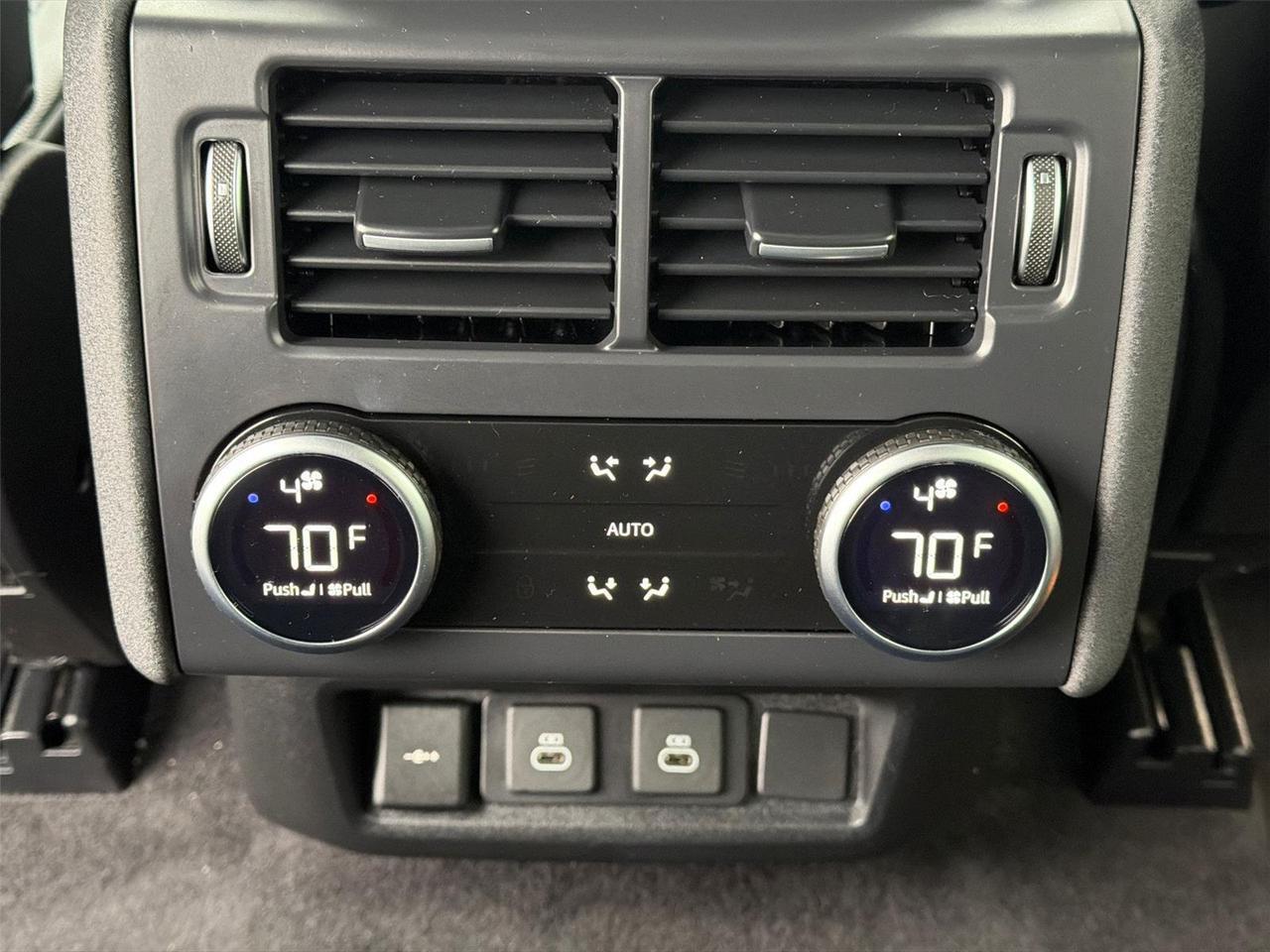 2024 Land Rover Discovery Dynamic SE Hagerstown MD