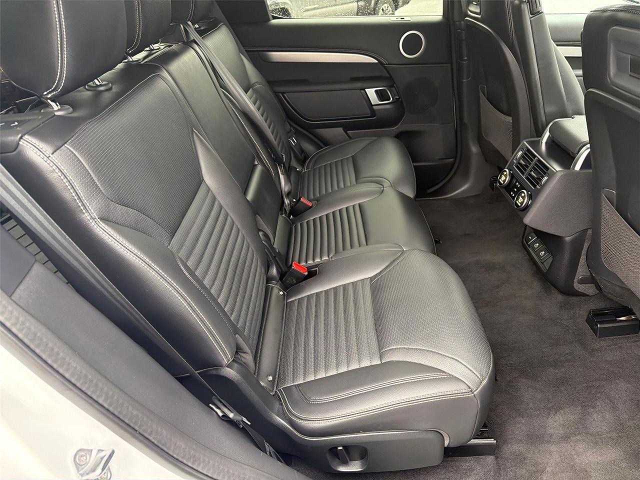 2024 Land Rover Discovery Dynamic SE Hagerstown MD