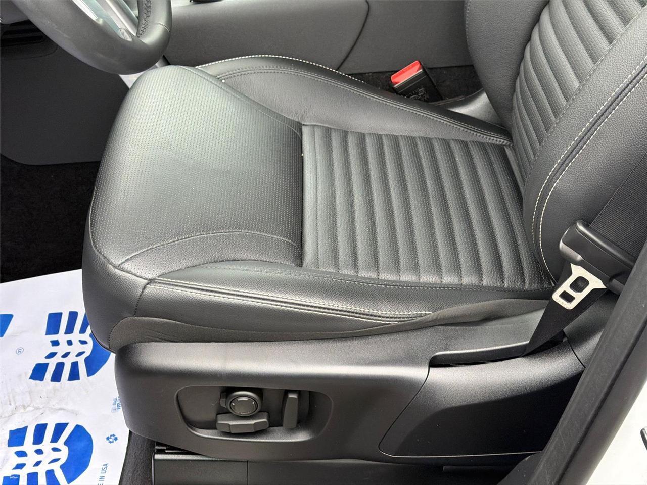 2024 Land Rover Discovery Dynamic SE Hagerstown MD