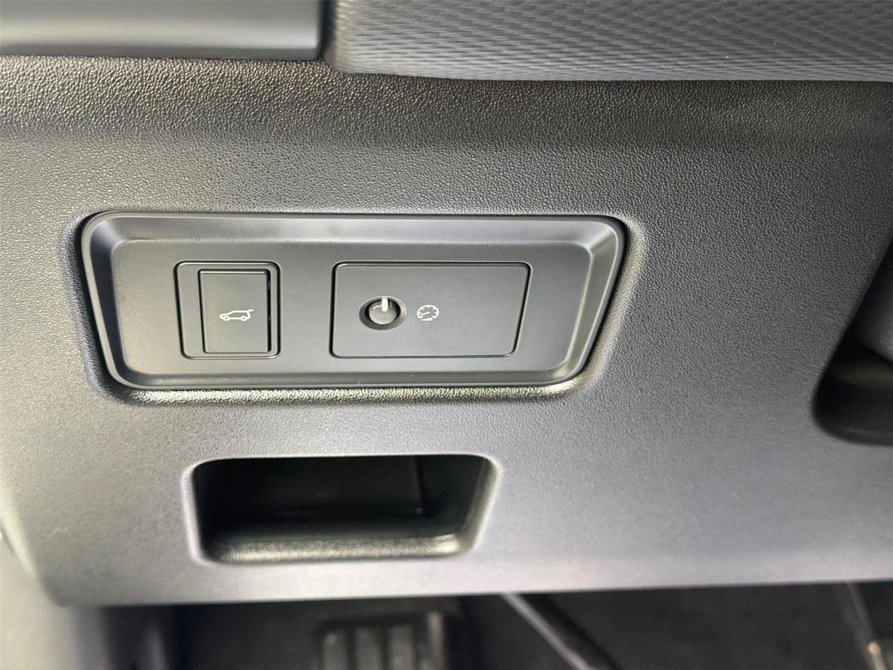 2024 Land Rover Discovery Dynamic SE Hagerstown MD