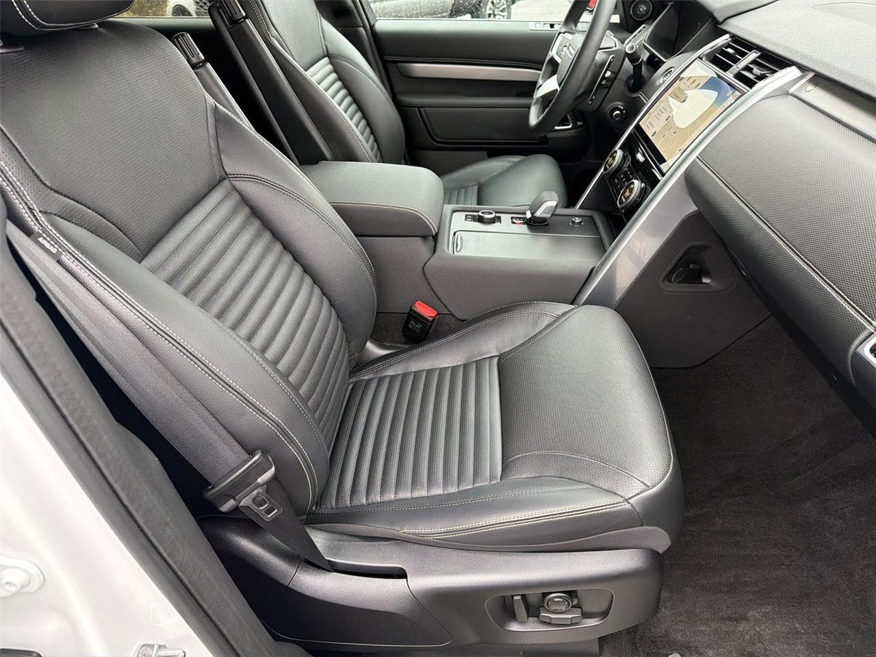 2024 Land Rover Discovery Dynamic SE Hagerstown MD