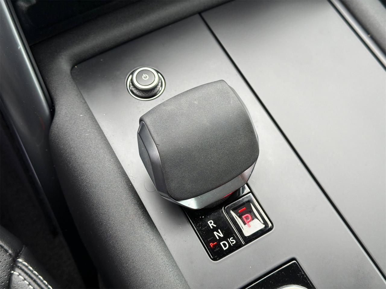 2024 Land Rover Discovery Dynamic SE Hagerstown MD