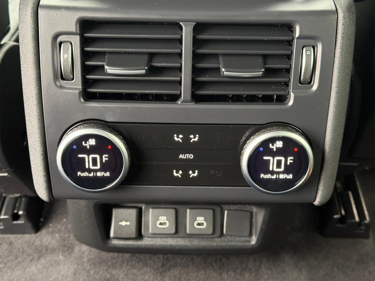 2024 Land Rover Discovery Dynamic SE Hagerstown MD