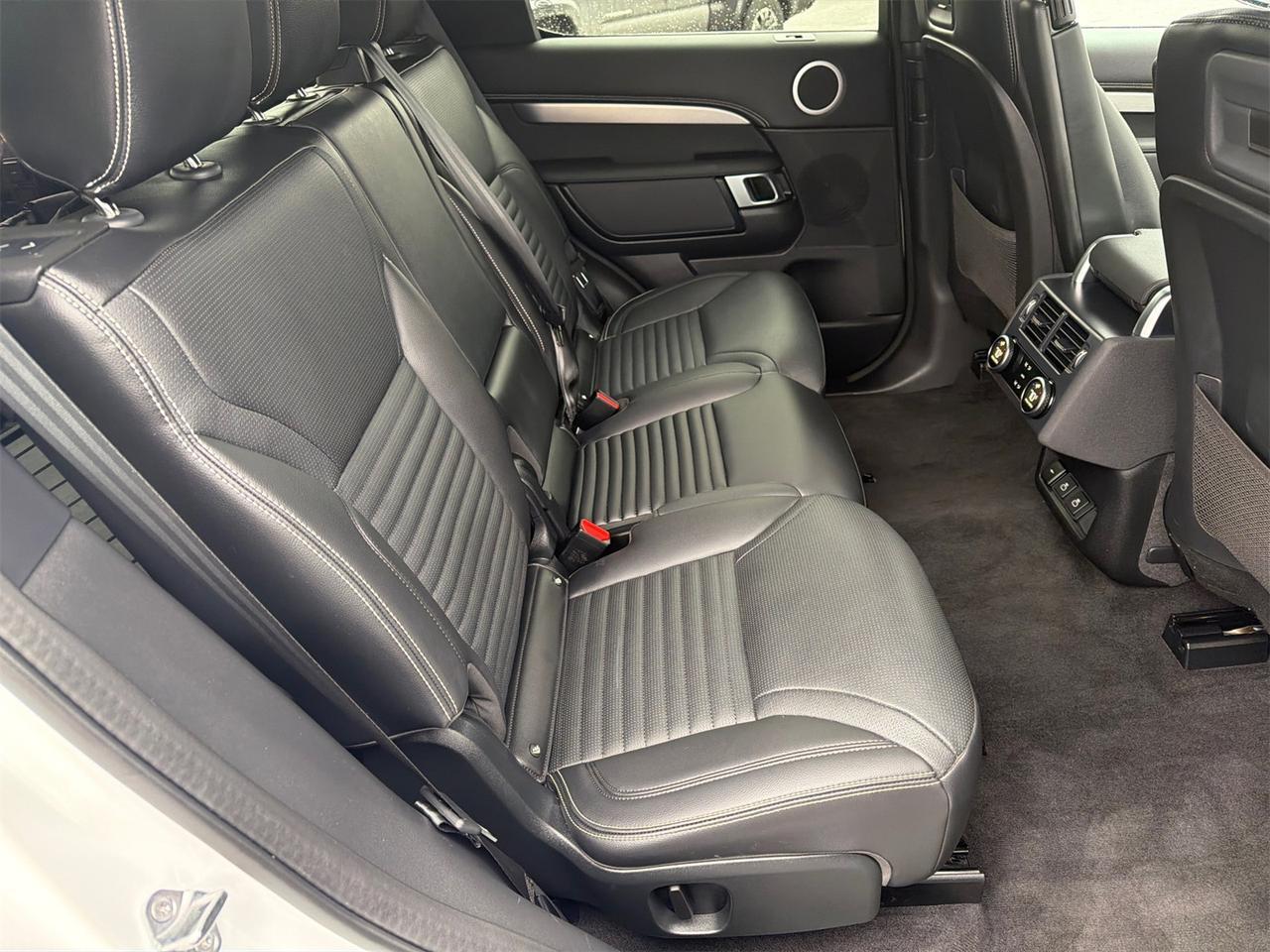 2024 Land Rover Discovery Dynamic SE Hagerstown MD