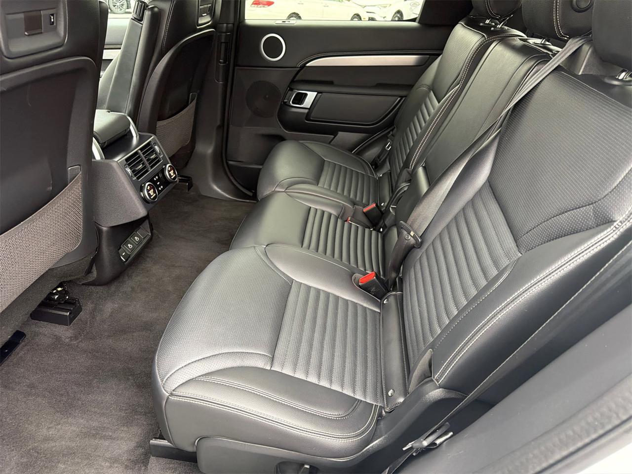 2024 Land Rover Discovery Dynamic SE Hagerstown MD