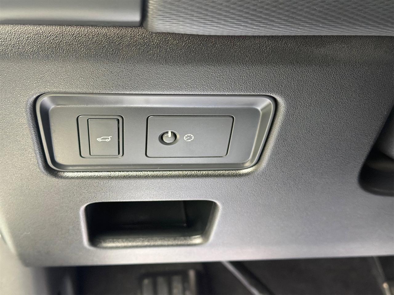 2024 Land Rover Discovery Dynamic SE Hagerstown MD