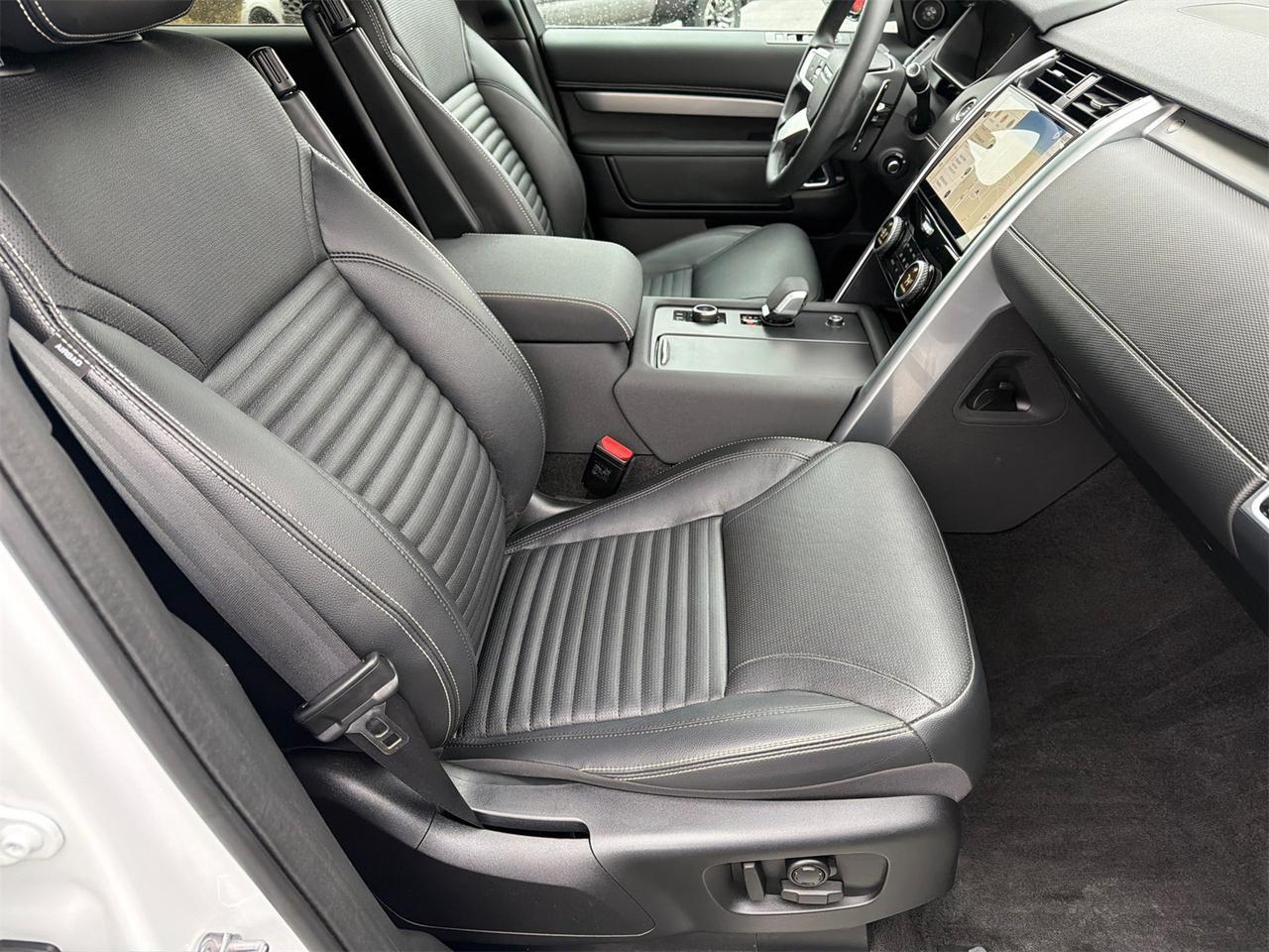 2024 Land Rover Discovery Dynamic SE Hagerstown MD