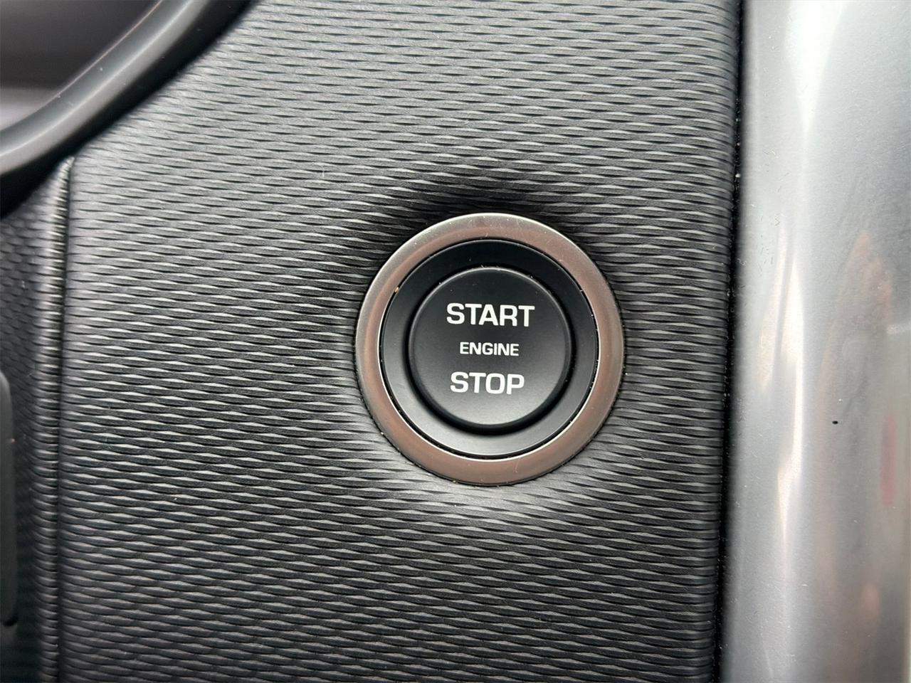 2024 Land Rover Discovery Dynamic SE Hagerstown MD