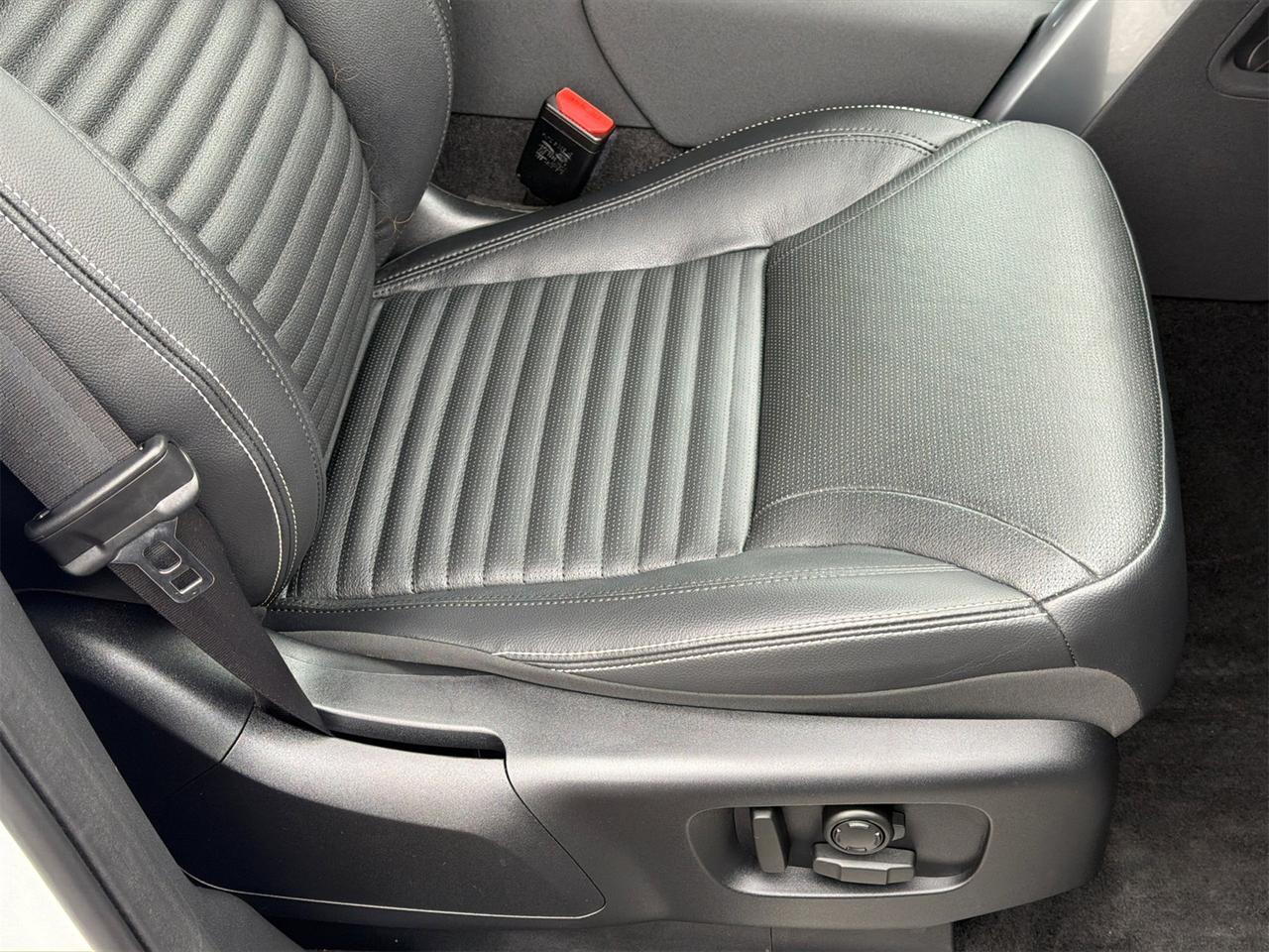 2024 Land Rover Discovery Dynamic SE Hagerstown MD