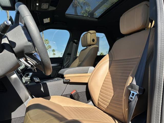 2024 Land Rover Discovery P300 Dynamic SE