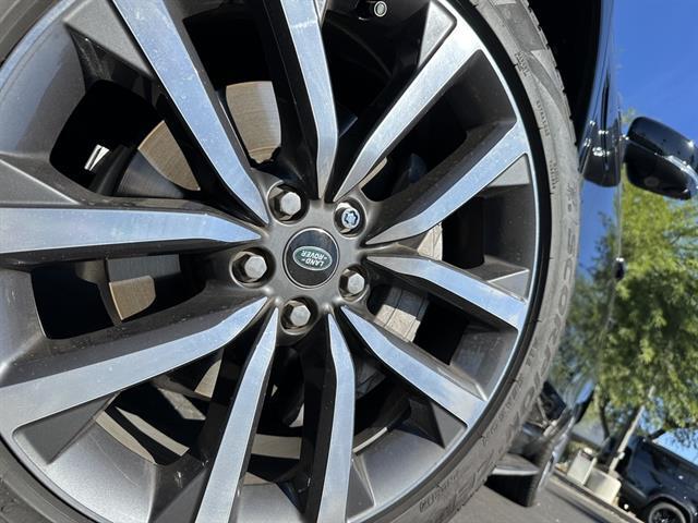 2024 Land Rover Discovery P300 Dynamic SE
