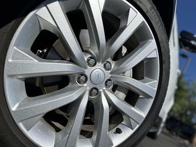 2024 Land Rover Discovery P300 S