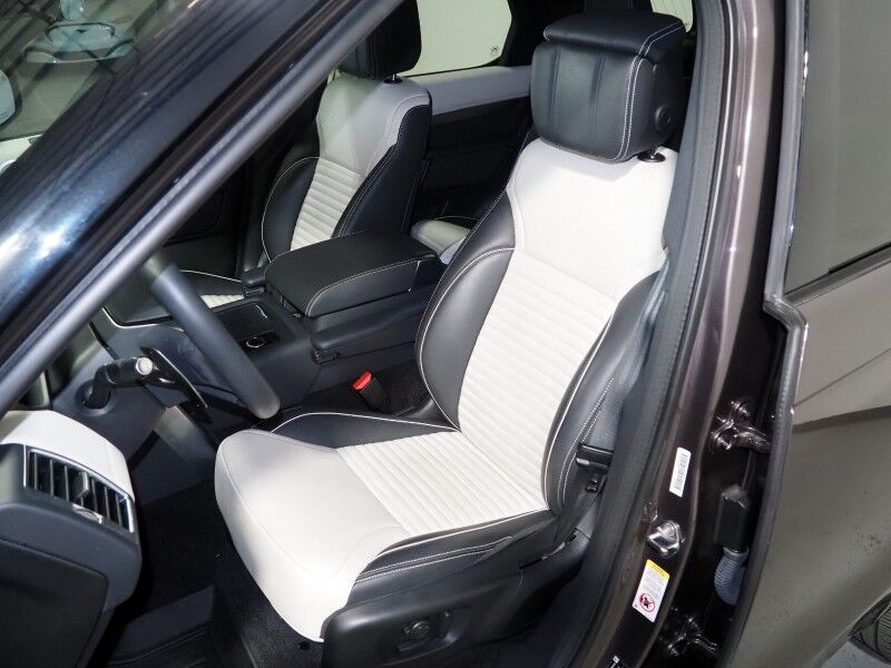 2024 Land Rover Discovery P360 Dynamic SE AWD *NAVIGATION, ADAPTIVE CRUISE, SAFETY ALERTS, 360 VIEW CAMERAS, PANORAMA MOONROOF, LEATHER, CLIMATE SEATS, HEATED STEERING, REMOTE START, POWER LIFTGATE, 22 INCH WHEELS, MERIDIAN AUDIO, WIRELESS CHARGING Round Rock TX