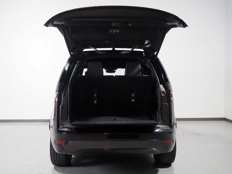 2024 Land Rover Discovery P360 Dynamic SE AWD *NAVIGATION, ADAPTIVE CRUISE, SAFETY ALERTS, 360 VIEW CAMERAS, PANORAMA MOONROOF, LEATHER, CLIMATE SEATS, HEATED STEERING, REMOTE START, POWER LIFTGATE, 22 INCH WHEELS, MERIDIAN AUDIO, WIRELESS CHARGING Round Rock TX