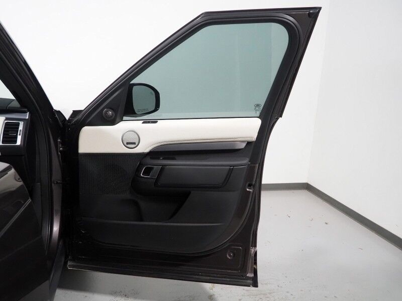 2024 Land Rover Discovery P360 Dynamic SE AWD *NAVIGATION, ADAPTIVE CRUISE, SAFETY ALERTS, 360 VIEW CAMERAS, PANORAMA MOONROOF, LEATHER, CLIMATE SEATS, HEATED STEERING, REMOTE START, POWER LIFTGATE, 22 INCH WHEELS, MERIDIAN AUDIO, WIRELESS CHARGING Round Rock TX
