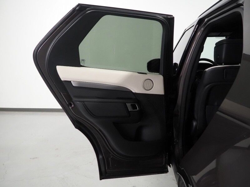 2024 Land Rover Discovery P360 Dynamic SE AWD *NAVIGATION, ADAPTIVE CRUISE, SAFETY ALERTS, 360 VIEW CAMERAS, PANORAMA MOONROOF, LEATHER, CLIMATE SEATS, HEATED STEERING, REMOTE START, POWER LIFTGATE, 22 INCH WHEELS, MERIDIAN AUDIO, WIRELESS CHARGING Round Rock TX