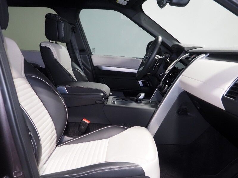 2024 Land Rover Discovery P360 Dynamic SE AWD *NAVIGATION, ADAPTIVE CRUISE, SAFETY ALERTS, 360 VIEW CAMERAS, PANORAMA MOONROOF, LEATHER, CLIMATE SEATS, HEATED STEERING, REMOTE START, POWER LIFTGATE, 22 INCH WHEELS, MERIDIAN AUDIO, WIRELESS CHARGING Round Rock TX