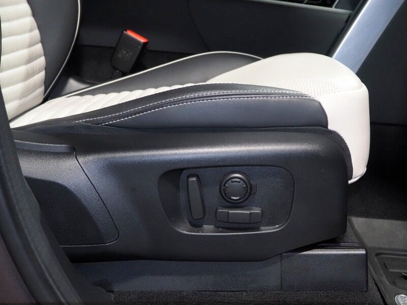 2024 Land Rover Discovery P360 Dynamic SE AWD *NAVIGATION, ADAPTIVE CRUISE, SAFETY ALERTS, 360 VIEW CAMERAS, PANORAMA MOONROOF, LEATHER, CLIMATE SEATS, HEATED STEERING, REMOTE START, POWER LIFTGATE, 22 INCH WHEELS, MERIDIAN AUDIO, WIRELESS CHARGING Round Rock TX