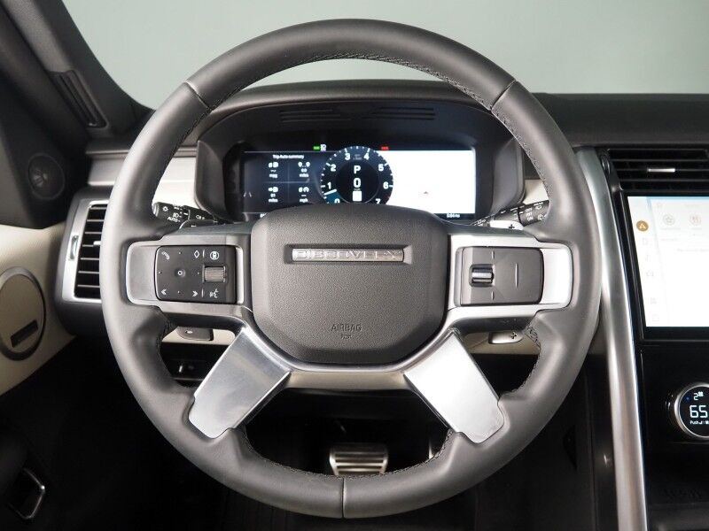 2024 Land Rover Discovery P360 Dynamic SE AWD *NAVIGATION, ADAPTIVE CRUISE, SAFETY ALERTS, 360 VIEW CAMERAS, PANORAMA MOONROOF, LEATHER, CLIMATE SEATS, HEATED STEERING, REMOTE START, POWER LIFTGATE, 22 INCH WHEELS, MERIDIAN AUDIO, WIRELESS CHARGING Round Rock TX
