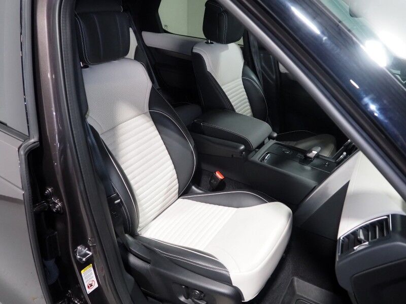 2024 Land Rover Discovery P360 Dynamic SE AWD *NAVIGATION, ADAPTIVE CRUISE, SAFETY ALERTS, 360 VIEW CAMERAS, PANORAMA MOONROOF, LEATHER, CLIMATE SEATS, HEATED STEERING, REMOTE START, POWER LIFTGATE, 22 INCH WHEELS, MERIDIAN AUDIO, WIRELESS CHARGING
