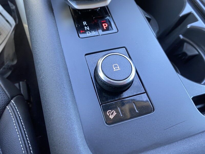 2024 Land Rover Discovery S Springfield PA