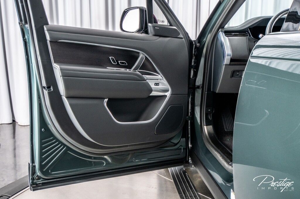 2024 Land Rover Range Rover SE LWB North Miami Beach FL
