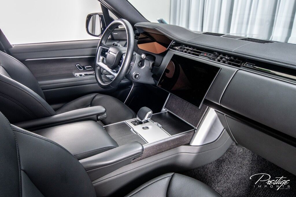 2024 Land Rover Range Rover SE LWB North Miami Beach FL