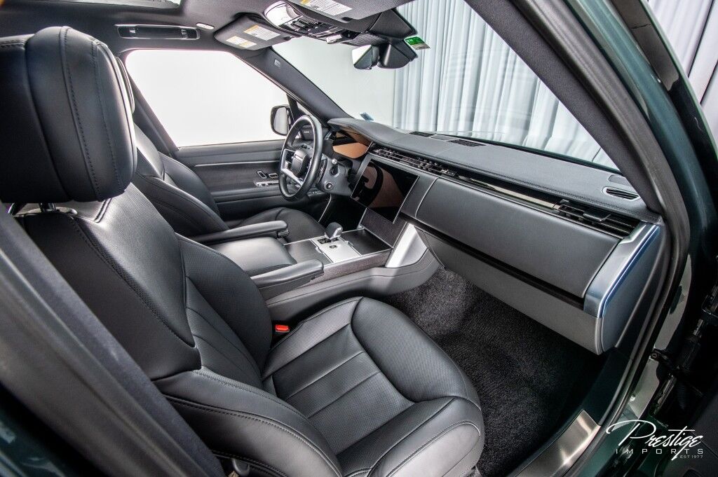 2024 Land Rover Range Rover SE LWB North Miami Beach FL