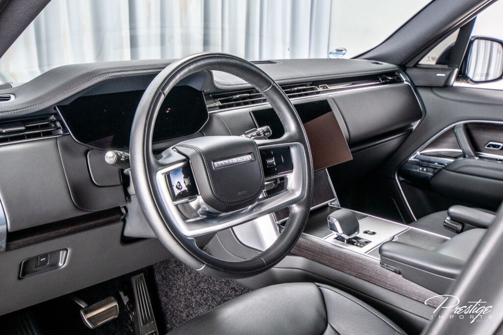 2024 Land Rover Range Rover SE LWB North Miami Beach FL