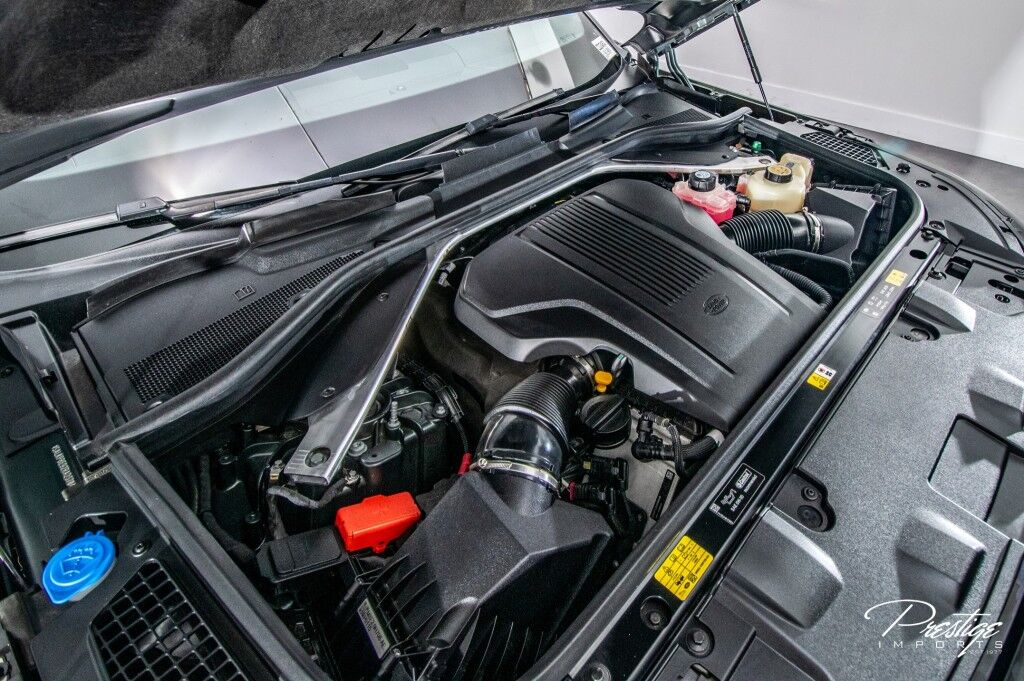 2024 Land Rover Range Rover SE LWB North Miami Beach FL