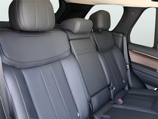 2024 Land Rover Range Rover SE Oshkosh WI