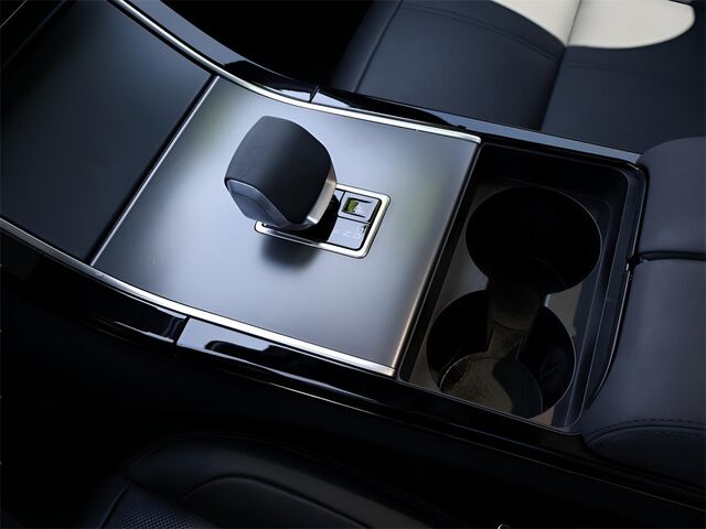 2024 Land Rover Range Rover Velar Dynamic SE Oshkosh WI
