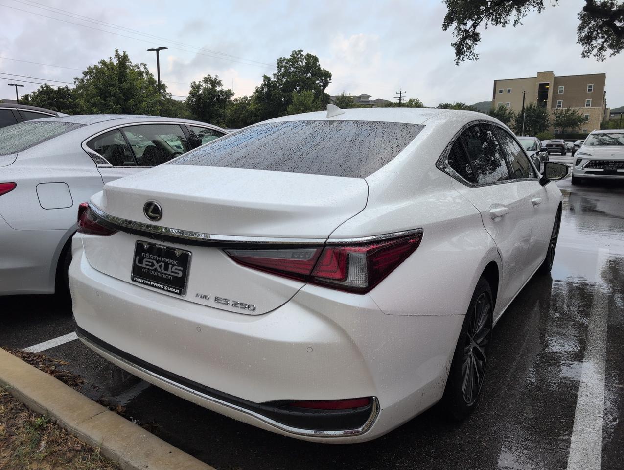 2024 Lexus ES 250