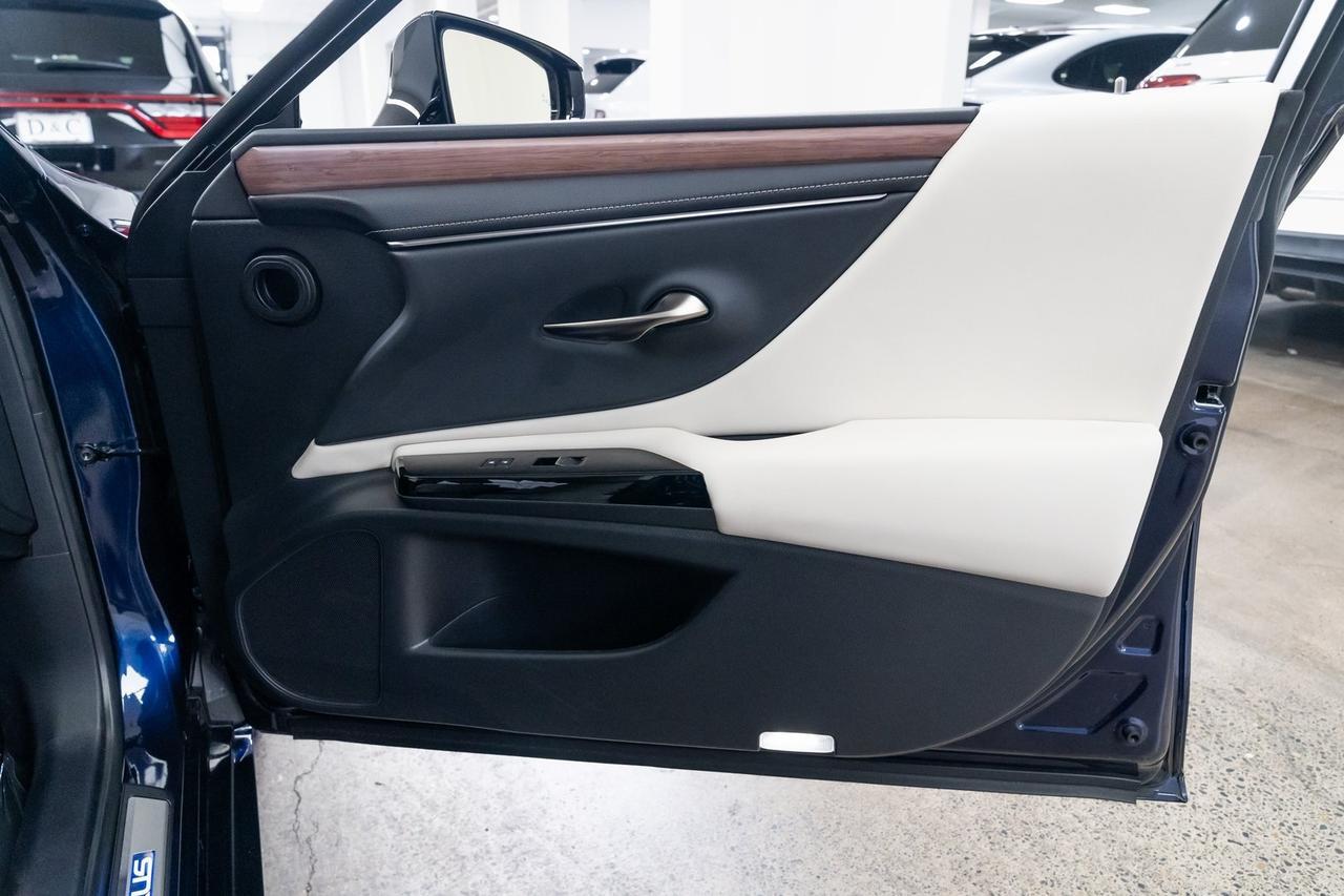 2024 Lexus ES 300h F SPORT Design 1 Owner Vented Seats Moonroof Portland OR